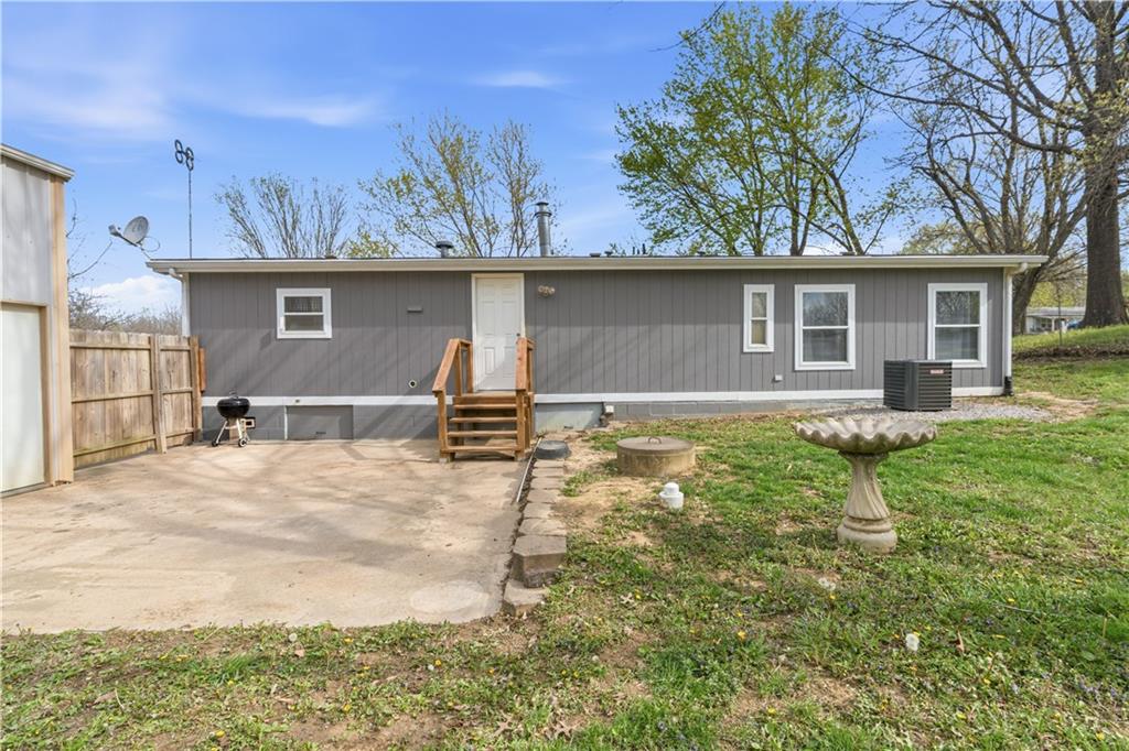 1201 Pecan Odessa, MO 64076 - Photo 26 of 34