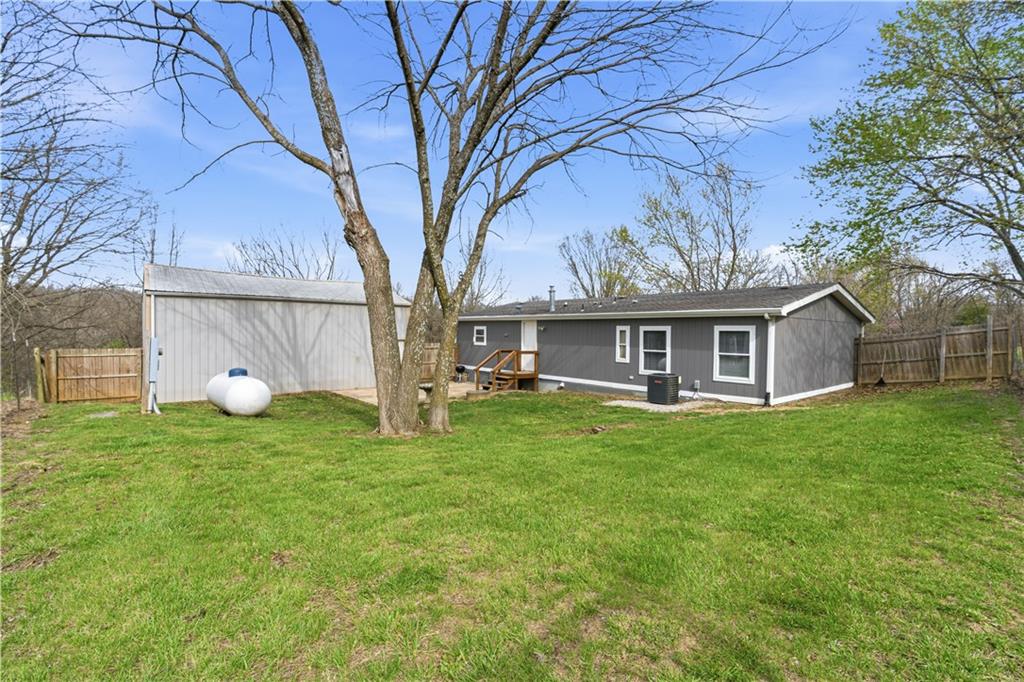 1201 Pecan Odessa, MO 64076 - Photo 27 of 34