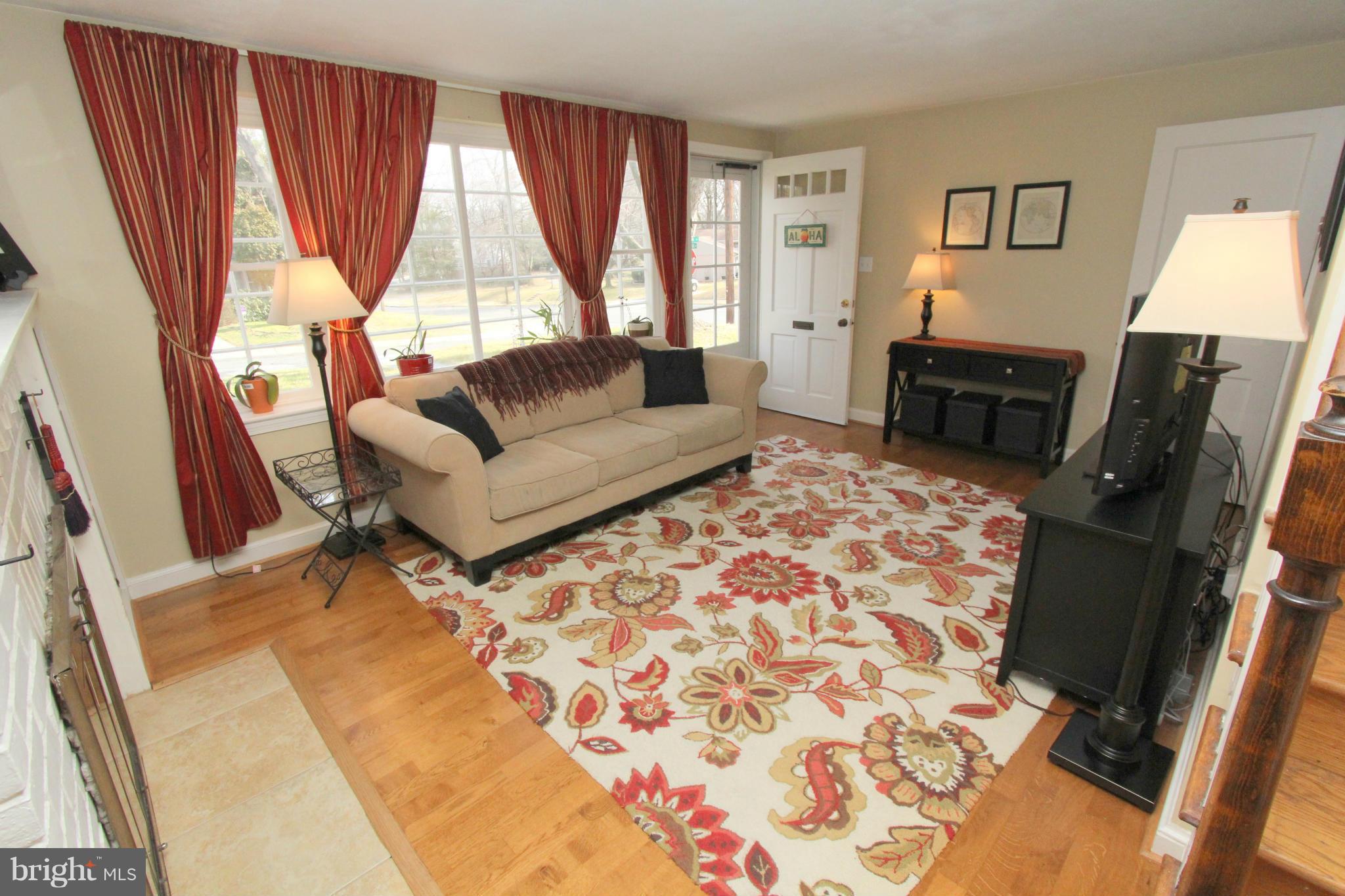 319 Ladson Road Silver Spring, MD 20901 - Photo 3 of 24 Interior (General)