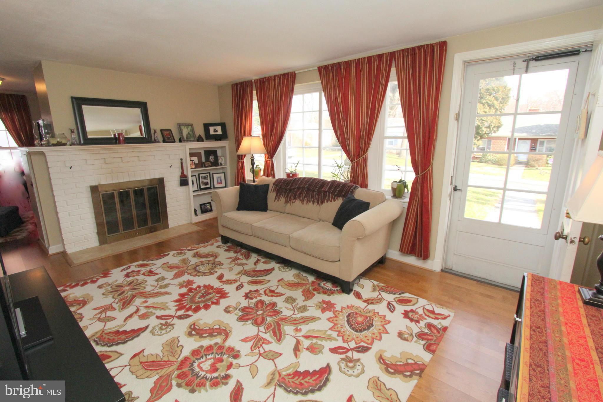 319 Ladson Road Silver Spring, MD 20901 - Photo 4 of 24 Interior (General)