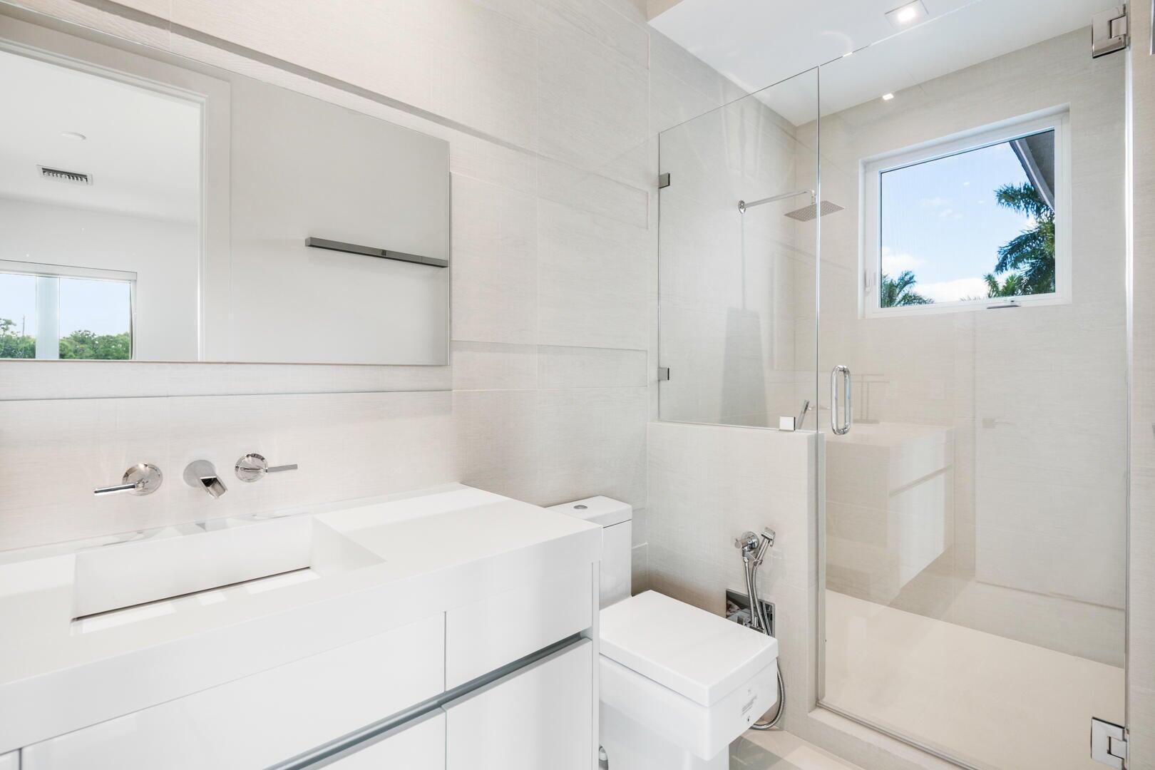 17106 Avenue Le Rivage Boca Raton, FL 33496 - Photo 52 of 76 Secondary Bathroom