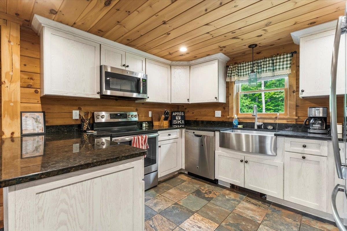 96 Old Coach Road Killington, VT 05751 - Photo 18 of 55