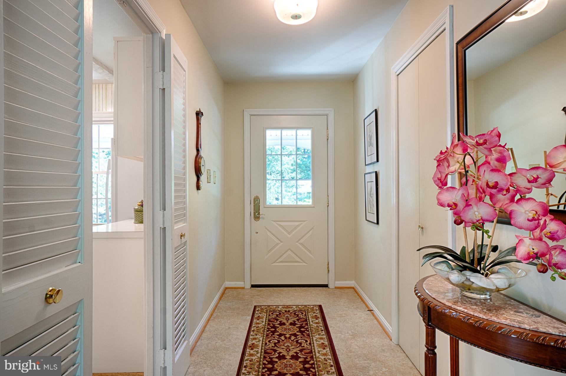 11510 Running Cedar Road Reston, VA 20191 - Photo 3 of 25 Foyer - Hallway