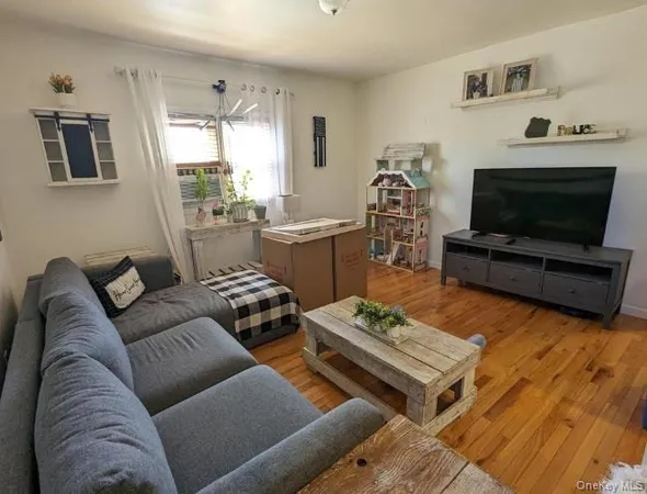 $1,900 | 20 Blauvelt Avenue, Unit 2R, West Haverstraw, NY 10993