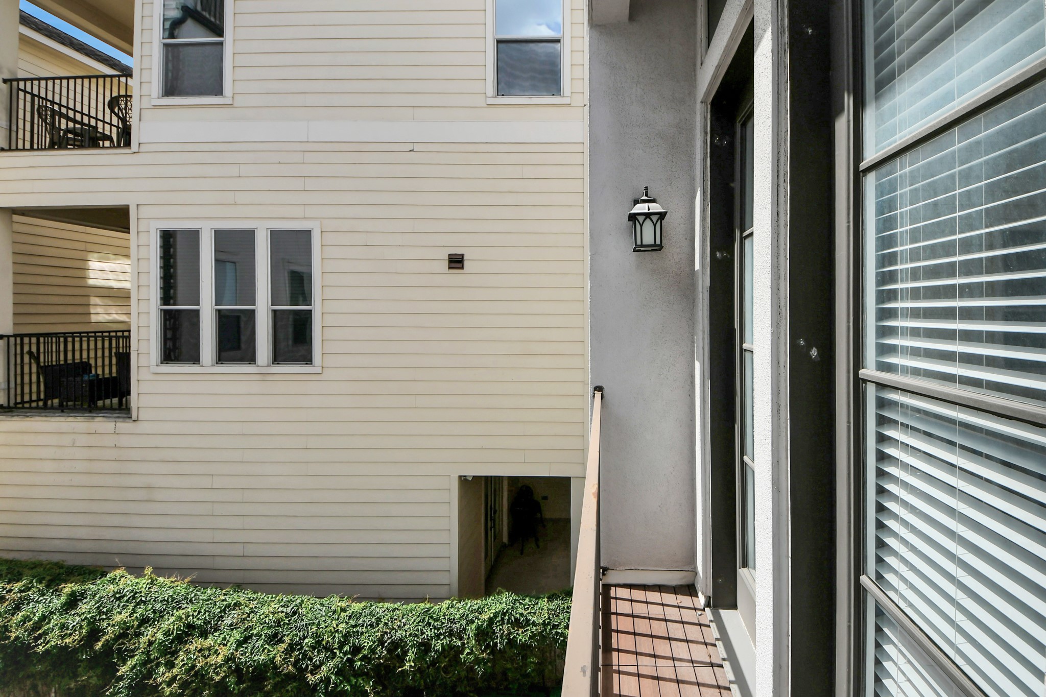 1716 Stuart Street Houston, TX 77004 - Photo 13 of 39 a view of outdoor space and porch