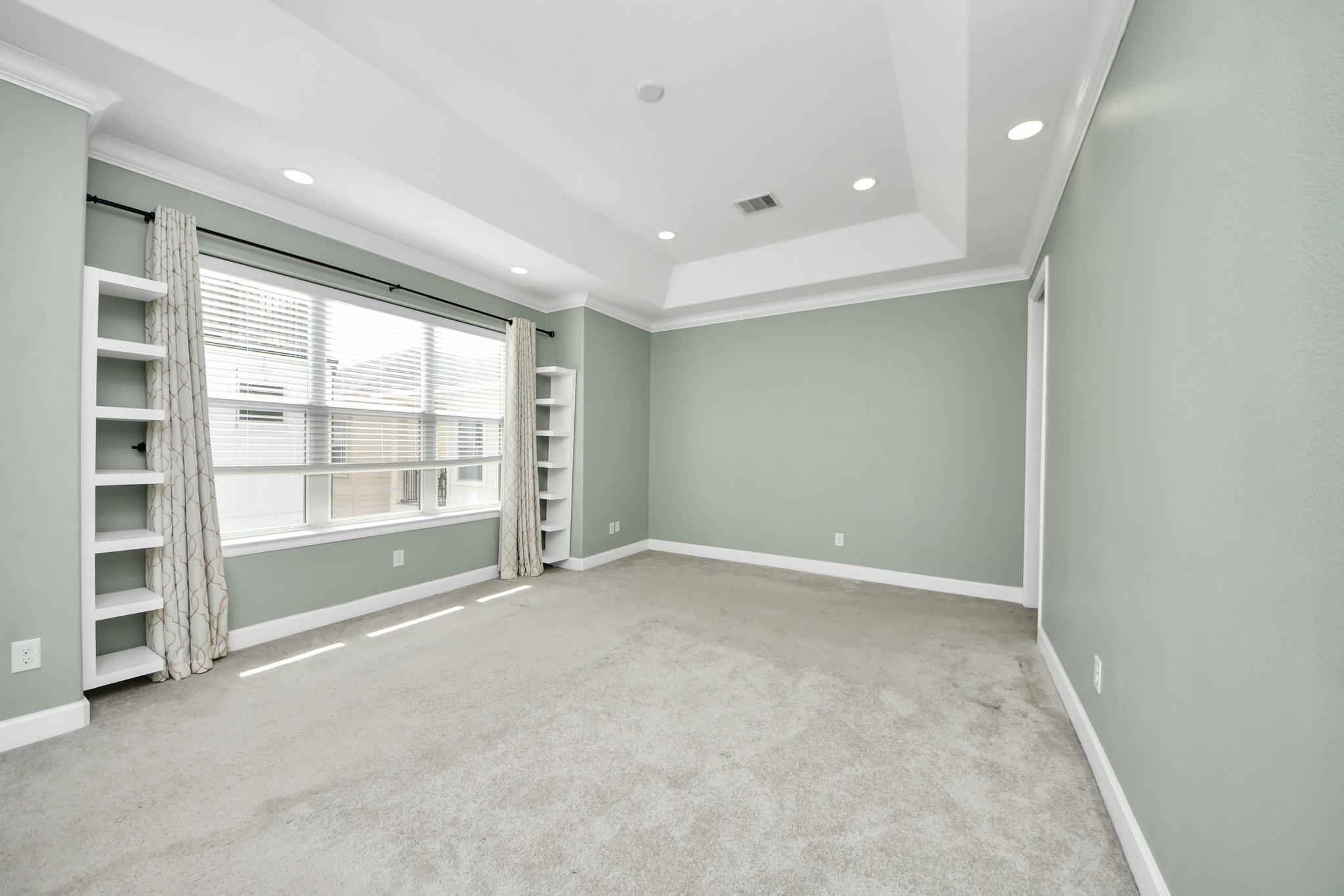 1716 Stuart Street Houston, TX 77004 - Photo 23 of 39 an empty room with walk in closet and window