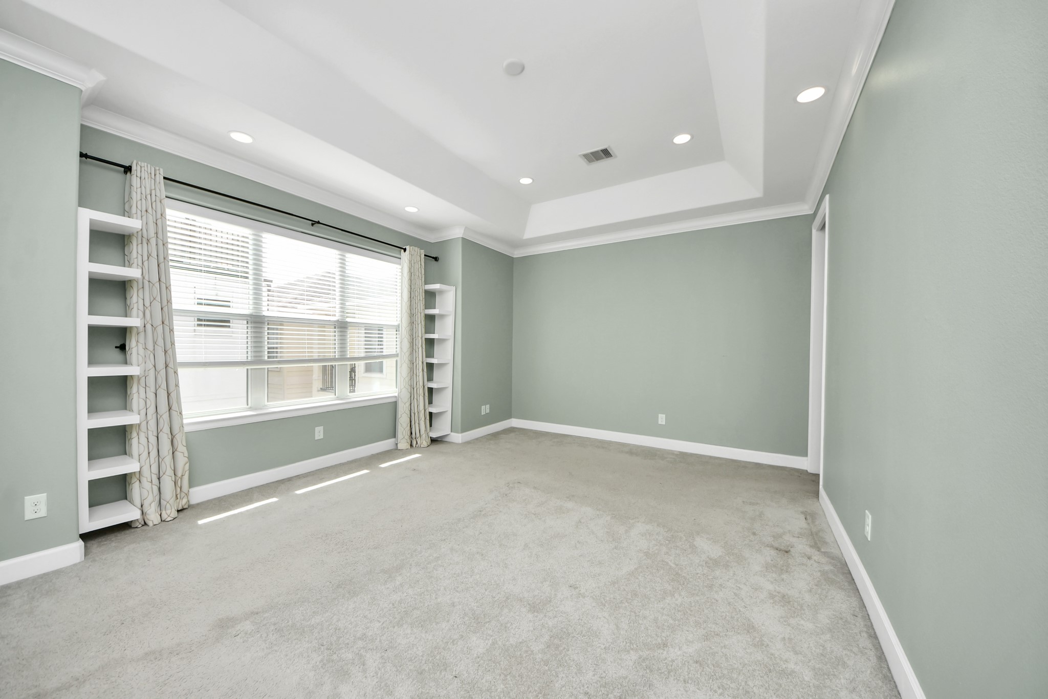 1716 Stuart Street Houston, TX 77004 - Photo 24 of 39 an empty room with a balcony
