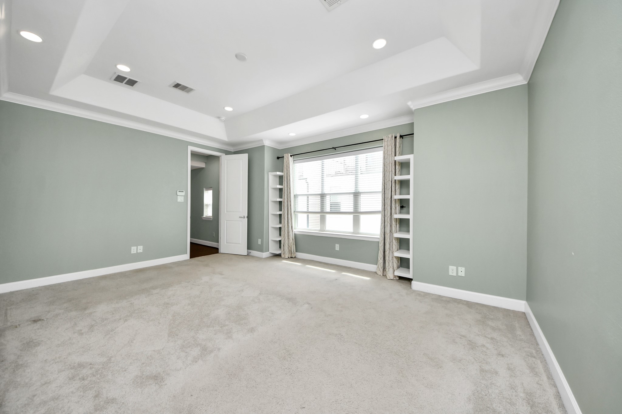 1716 Stuart Street Houston, TX 77004 - Photo 26 of 39 an empty room with windows and closet