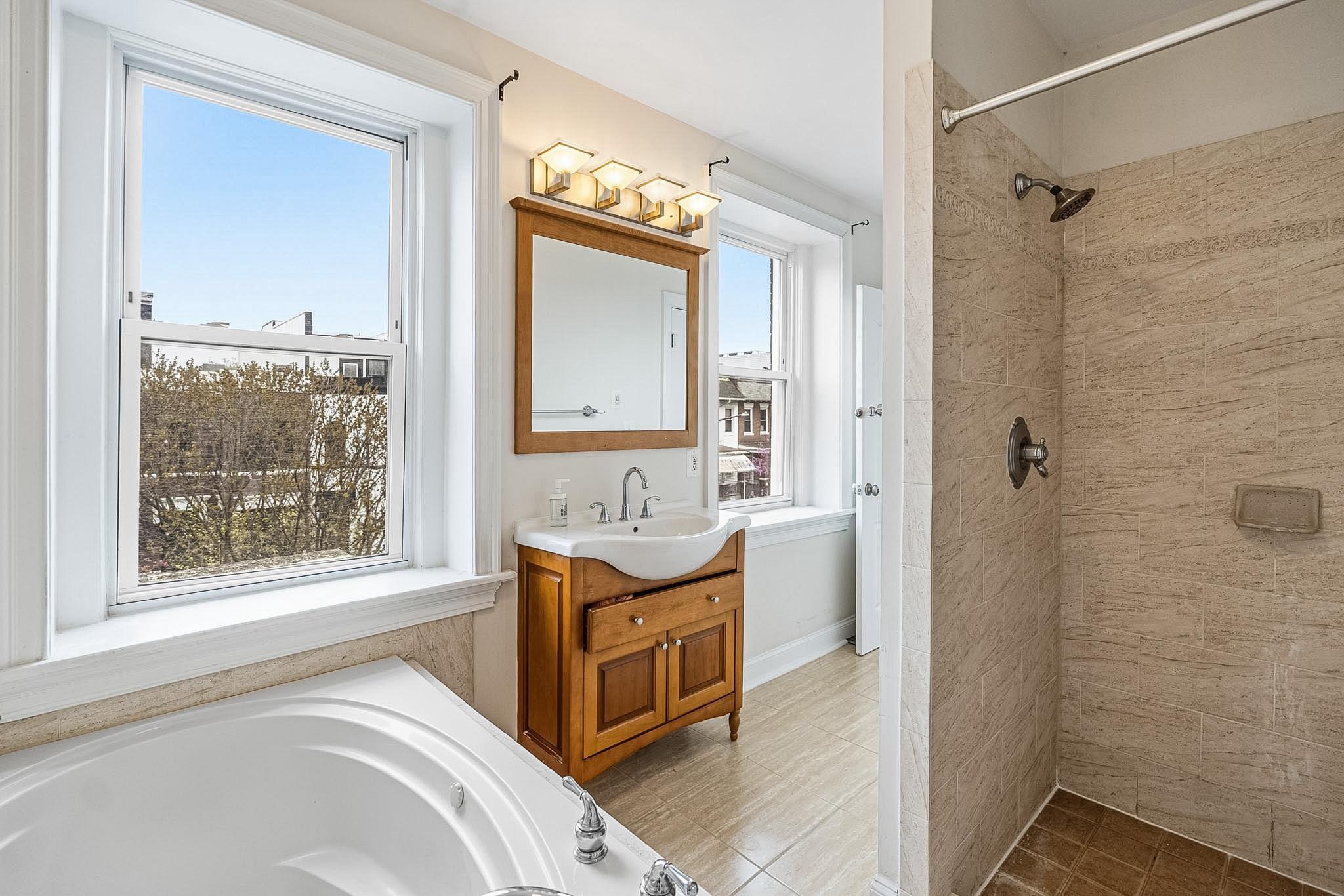 3600 10th Street Northwest, Unit B Washington, DC 20010 - Photo 15 of 27 Primary en suite bathroom