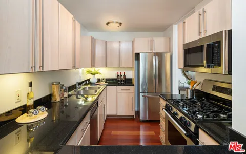 $799,000 | 330 South Barrington Avenue, Unit 307, Los Angeles, CA 90049