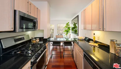 $799,000 | 330 South Barrington Avenue, Unit 307, Los Angeles, CA 90049