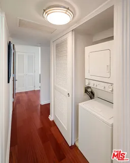 $799,000 | 330 South Barrington Avenue, Unit 307, Los Angeles, CA 90049