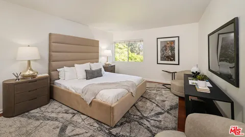 $799,000 | 330 South Barrington Avenue, Unit 307, Los Angeles, CA 90049