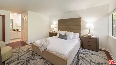 $799,000 | 330 South Barrington Avenue, Unit 307, Los Angeles, CA 90049