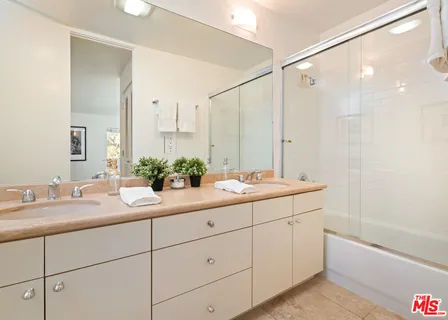 $799,000 | 330 South Barrington Avenue, Unit 307, Los Angeles, CA 90049