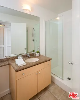 $799,000 | 330 South Barrington Avenue, Unit 307, Los Angeles, CA 90049