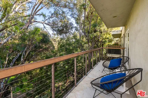 $799,000 | 330 South Barrington Avenue, Unit 307, Los Angeles, CA 90049