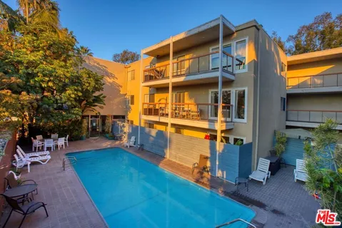 $799,000 | 330 South Barrington Avenue, Unit 307, Los Angeles, CA 90049