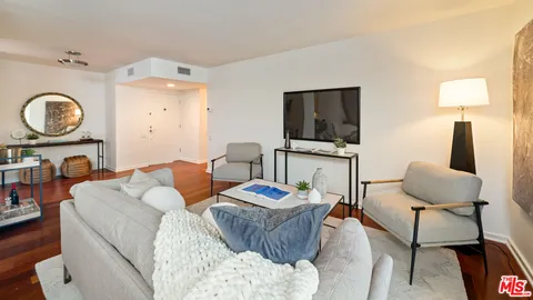 $799,000 | 330 South Barrington Avenue, Unit 307, Los Angeles, CA 90049