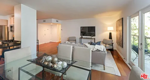 $799,000 | 330 South Barrington Avenue, Unit 307, Los Angeles, CA 90049