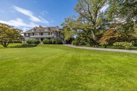 $19,900,000 | 1 Lily Pond Lane, East Hampton, NY 11937