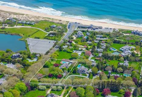 a view of a yard with a house