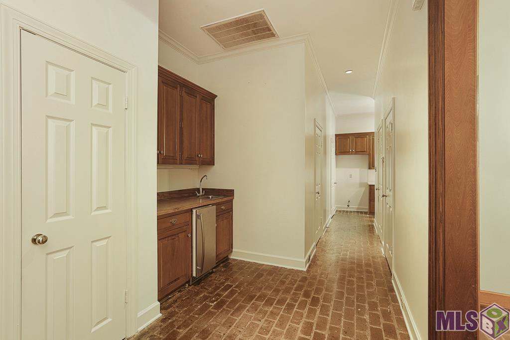 45 Jamestowne Court Baton Rouge, LA 70809 - Photo 18 of 35 Butler's pantry