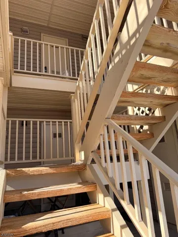 $2,100 | 8 Troon Terrace, Annandale, NJ 08801