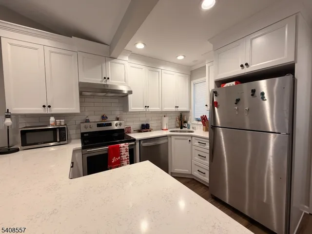 $2,100 | 8 Troon Terrace, Annandale, NJ 08801