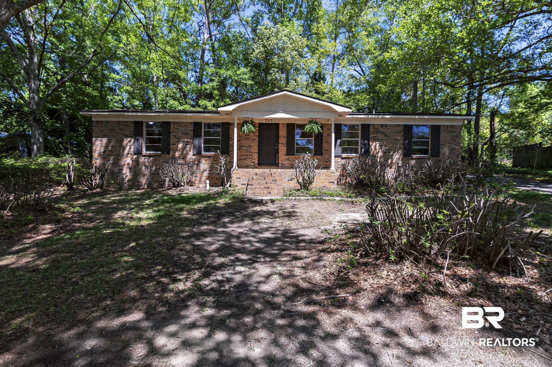 707 Johnson Avenue Fairhope, AL 36532 - Photo 2 of 38 Ranch-style home featuring brick siding