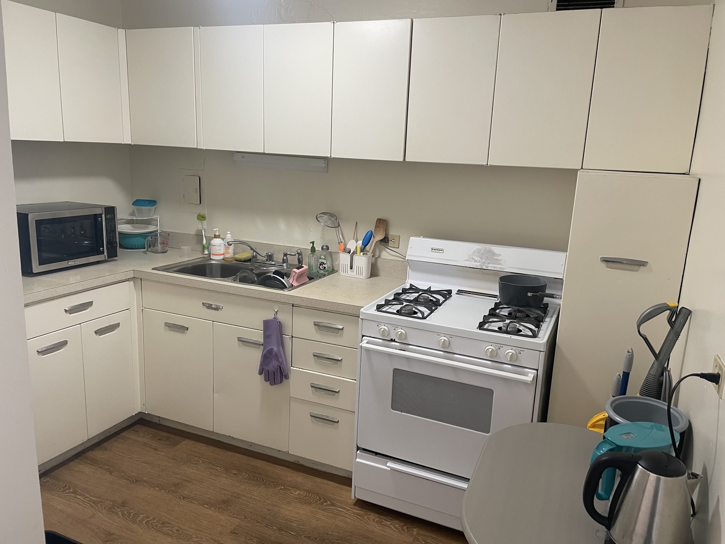 1400 East 55th Place, Unit 613S Chicago, IL 60637 - Photo 9 of 12 a kitchen with white cabinets and white appliances