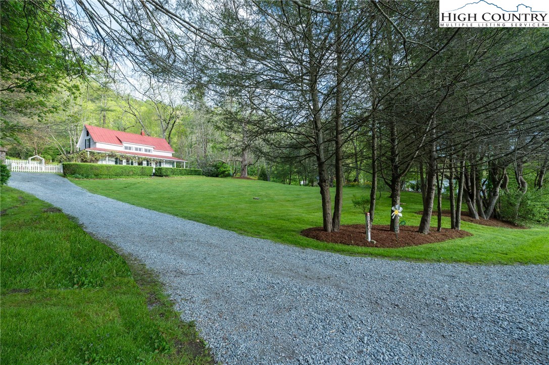 1955 Broadstone Road Banner Elk, NC 28604 - Photo 3 of 42 Gallery Image 3