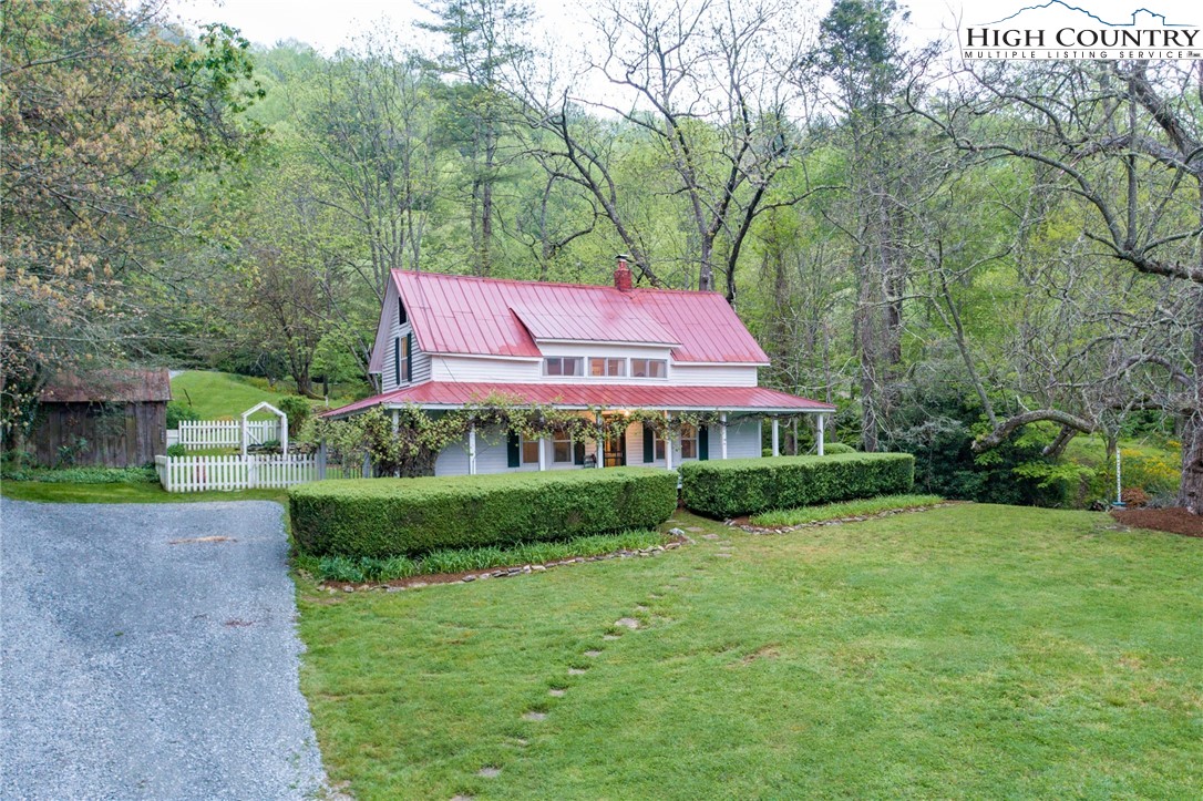 1955 Broadstone Road Banner Elk, NC 28604 - Photo 5 of 42 Gallery Image 5