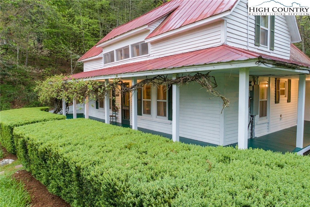 1955 Broadstone Road Banner Elk, NC 28604 - Photo 6 of 42 Gallery Image 6