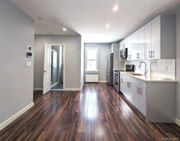 $2,500 | 58-09 61st Street, Unit 2 | Maspeth