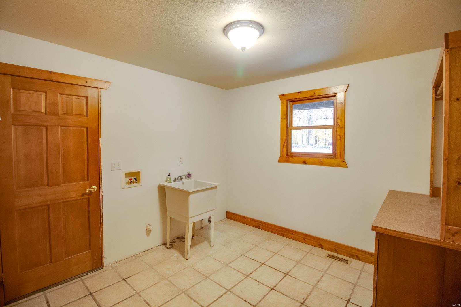 5511 Loop Road Dorsey, IL 62021 - Photo 16 of 65