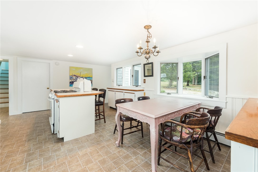 40 Grays Point Road Charlestown, RI 02813 - Photo 9 of 28