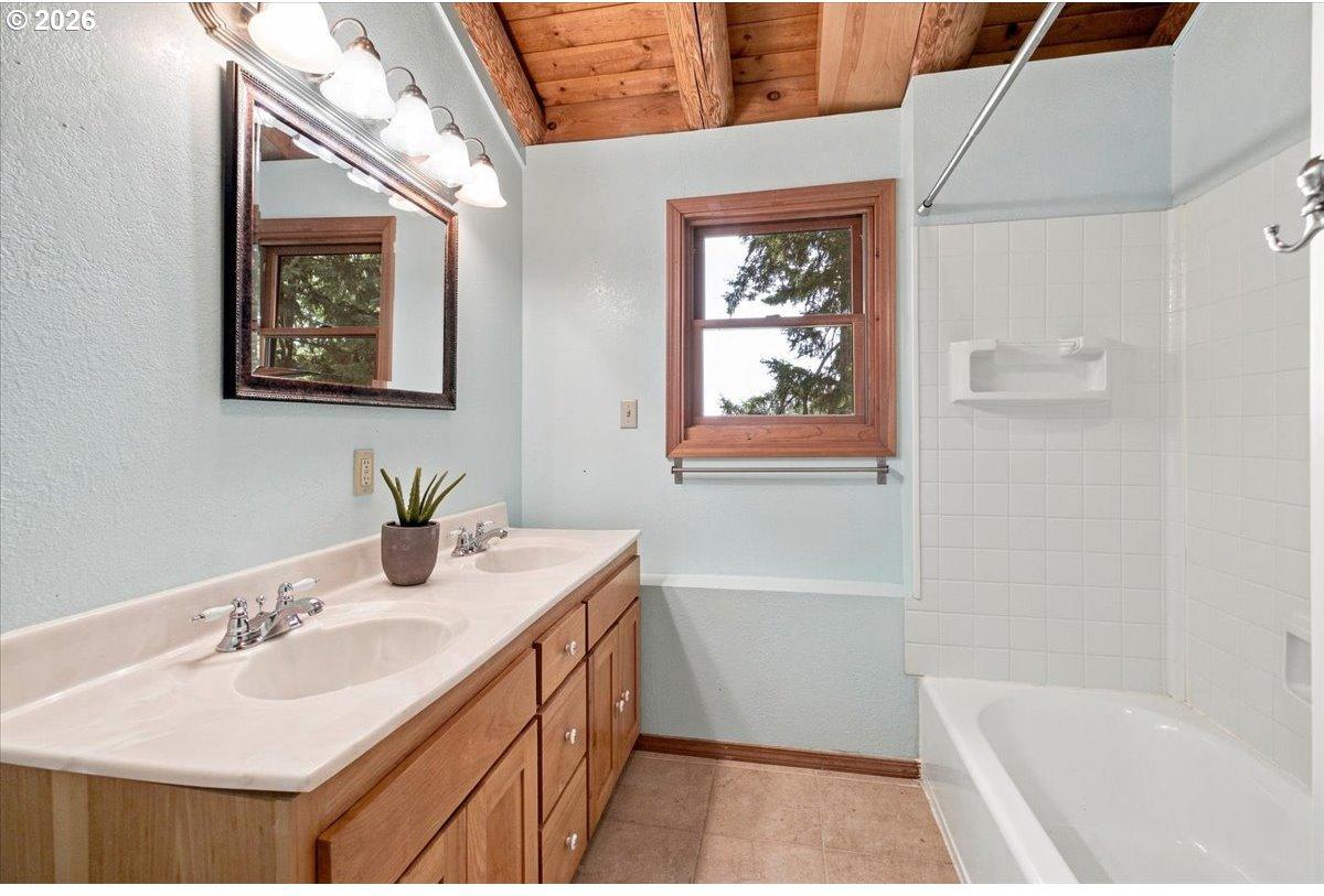 25128 Lawrence Road Junction City, OR 97448 - Photo 15 of 28 Gallery Image 15