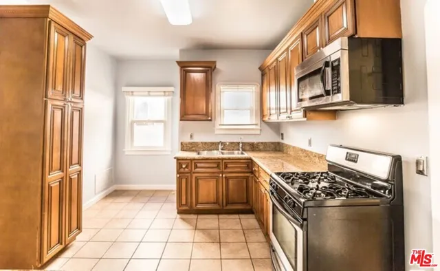 $2,150,000 | 325 North Stanley Avenue, Los Angeles, CA 90036