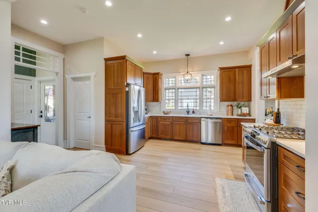 $750,000 | 2338 Edinburgh Channel Road, Kingsport, TN 37664