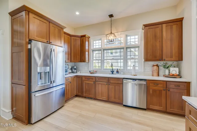 $750,000 | 2338 Edinburgh Channel Road, Kingsport, TN 37664