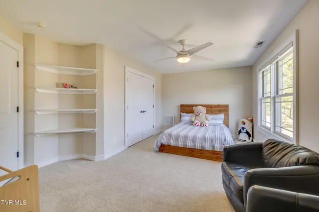 $750,000 | 2338 Edinburgh Channel Road, Kingsport, TN 37664