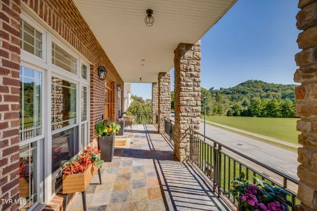 $750,000 | 2338 Edinburgh Channel Road, Kingsport, TN 37664