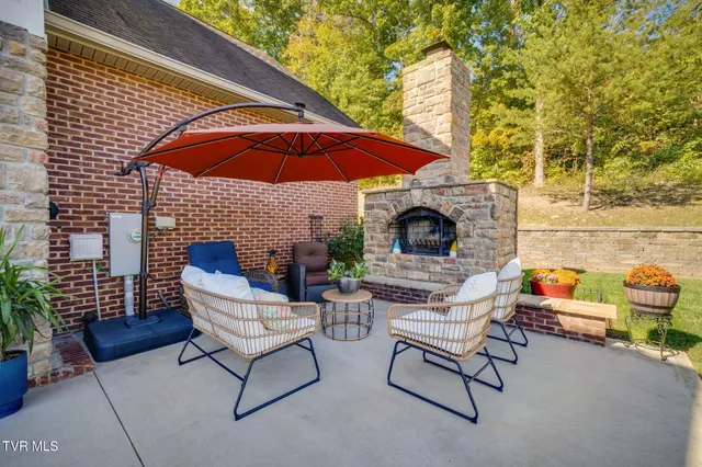 $750,000 | 2338 Edinburgh Channel Road, Kingsport, TN 37664
