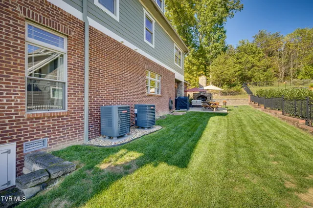 $750,000 | 2338 Edinburgh Channel Road, Kingsport, TN 37664