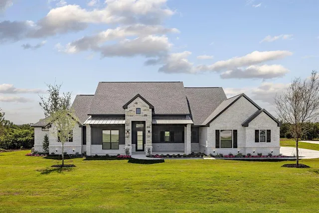 $749,900 | 737 Burr Oak Lane, Weatherford, TX 76085