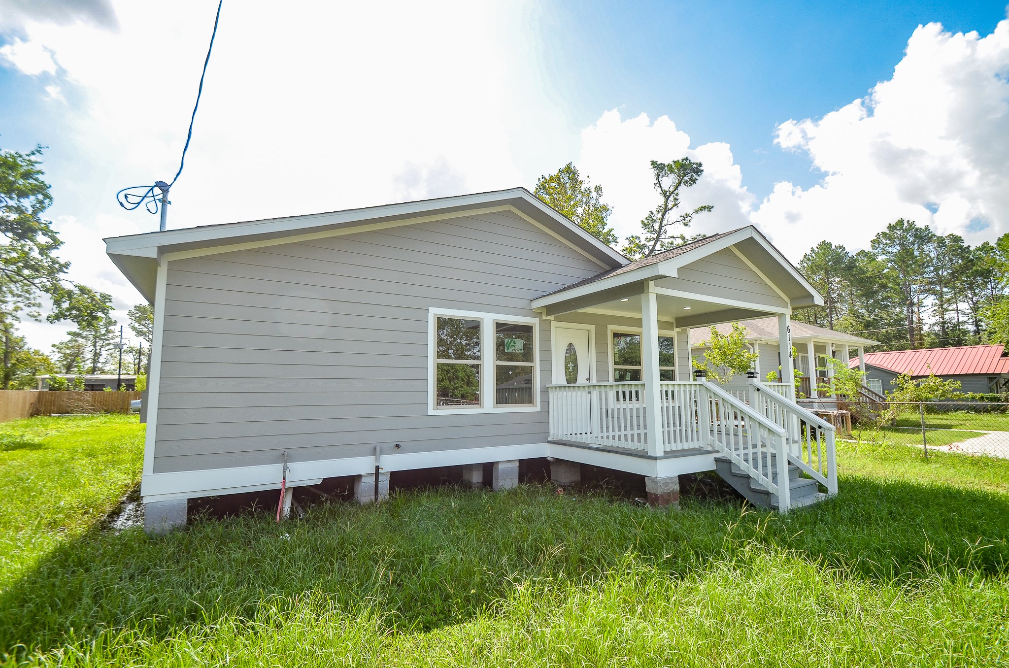 a view of a house with a backyard