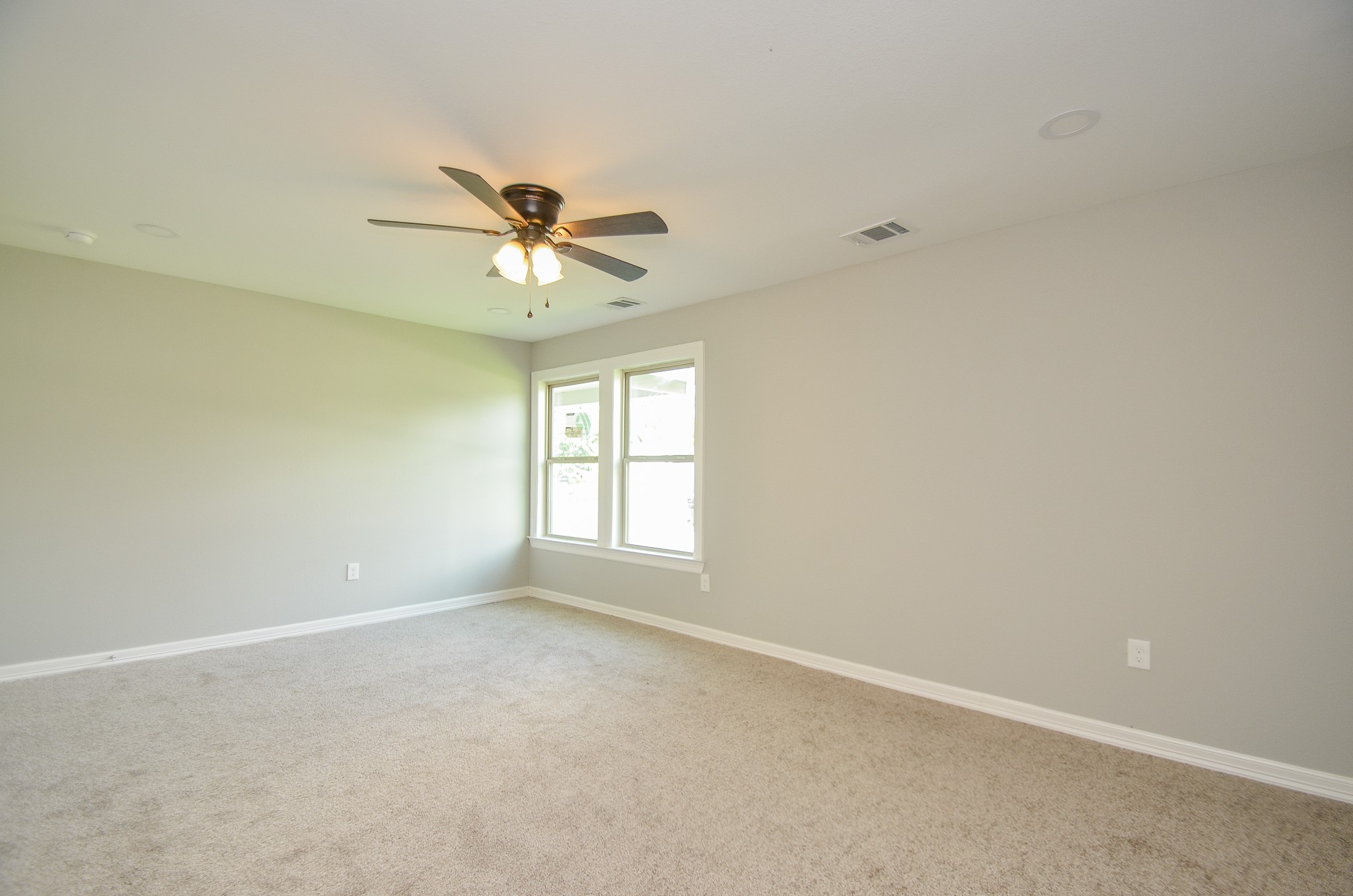 6114 Wedgefield Street Houston, TX 77028 - Photo 6 of 32 an empty room with a window and a ceiling fan