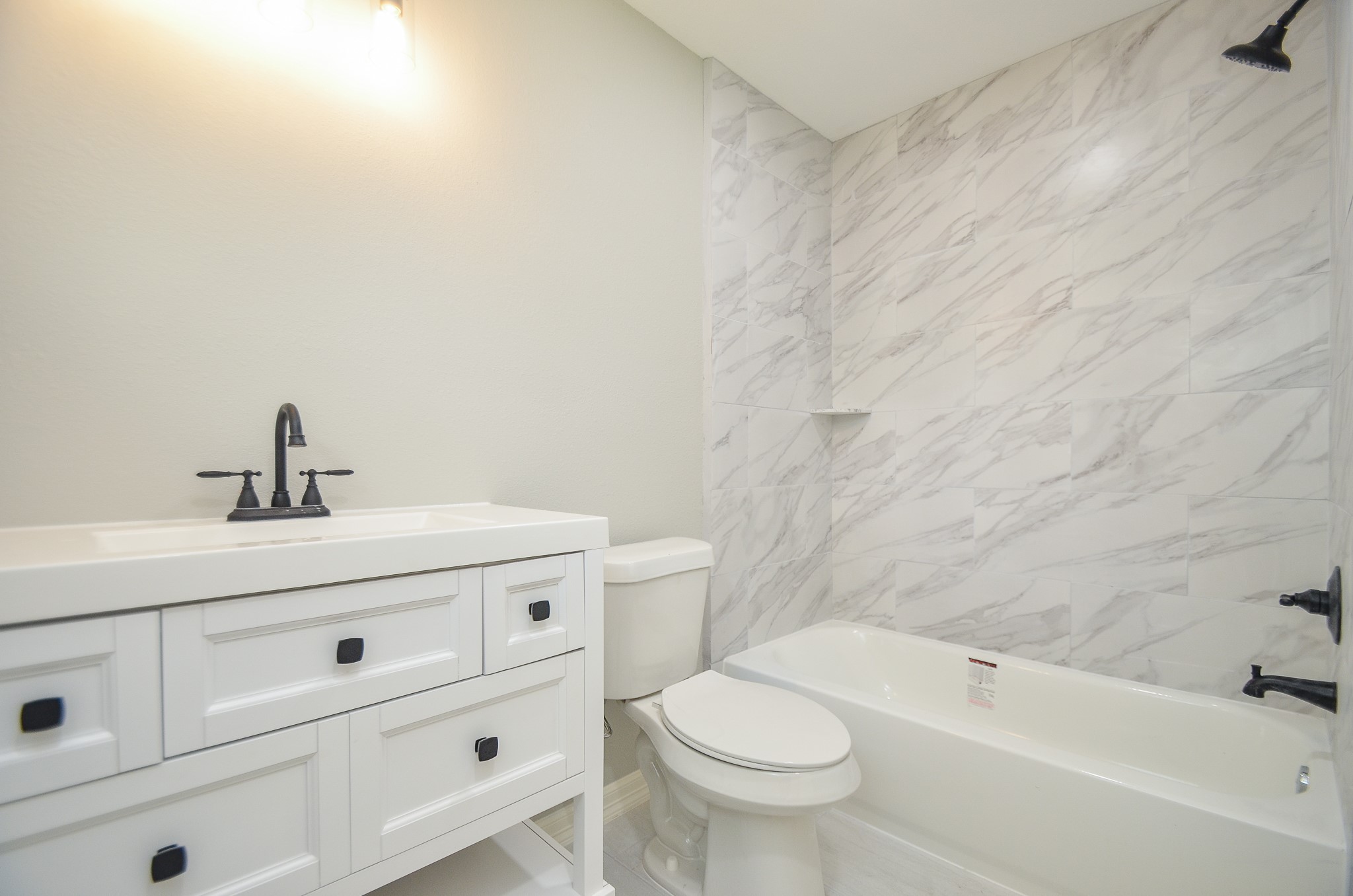 6114 Wedgefield Street Houston, TX 77028 - Photo 8 of 32 a bathroom with a sink a toilet and bathtub