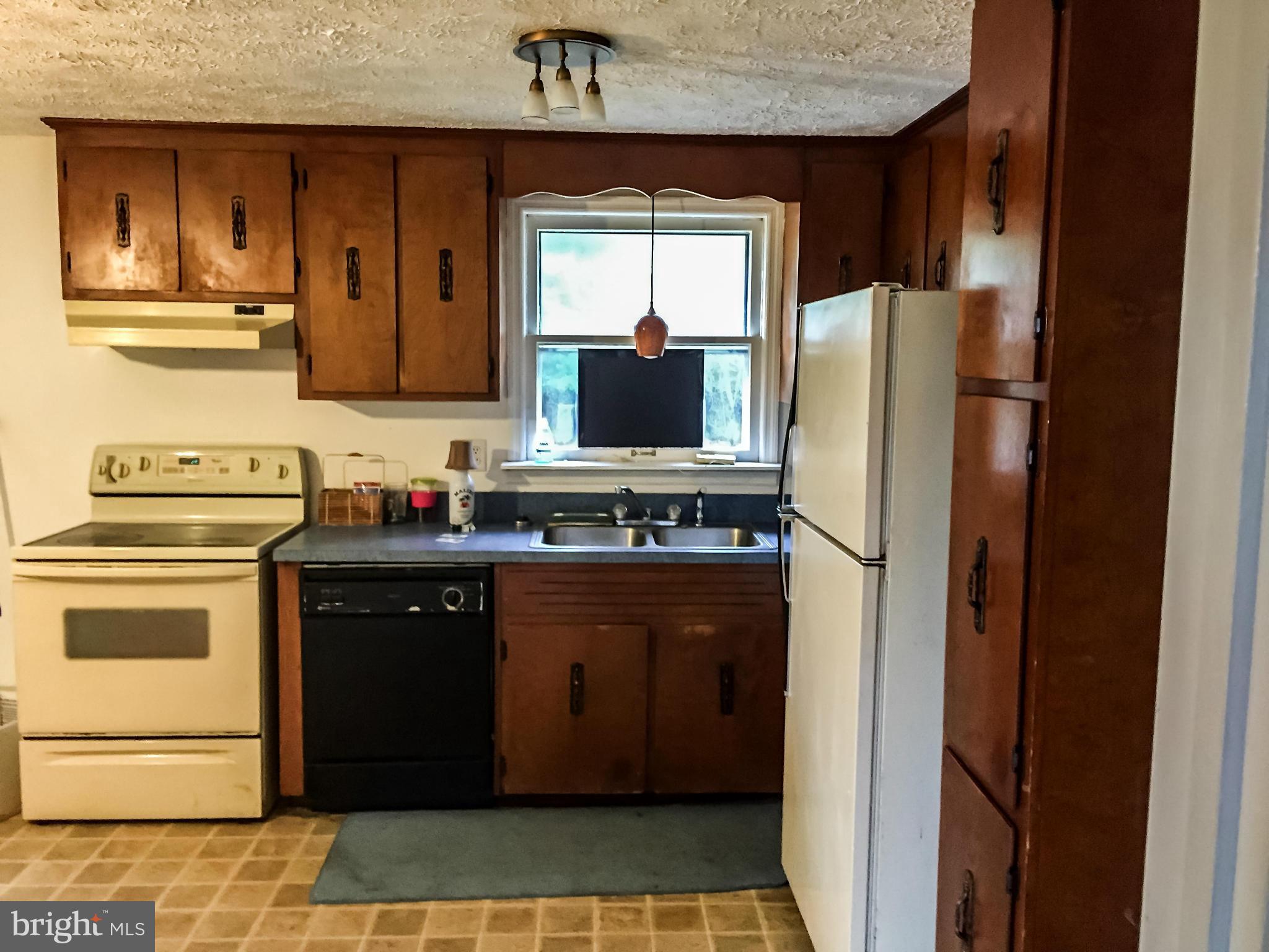 129 Rolando Drive Colonial Beach, VA 22443 - Photo 6 of 15 Kitchen